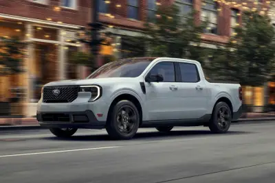 Which compact pickup is better? Edmunds compares the Ford Maverick and Hyundai Santa Cruz