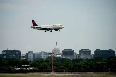 Army Black Hawk helicopter forces two jetliners to abort landings at DCA