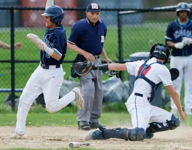 Boston English snaps losing streak in major way against Lincoln-Sudbury