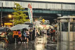 More licenses for NYC street vendors? Here's what to know about a pending bill.
